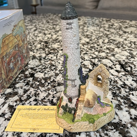 David Winter Cottages Irish Round Tower SIGNED! - Picture 2 of 7